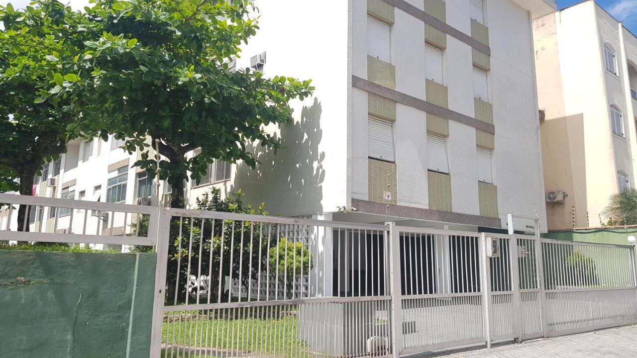 גוארויה Apartamento A Uma Quadra Da Praia מראה חיצוני תמונה