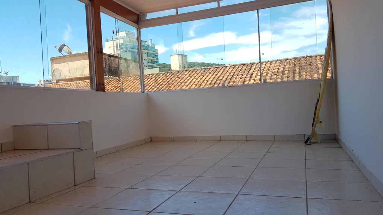 גוארויה Apartamento A Uma Quadra Da Praia מראה חיצוני תמונה