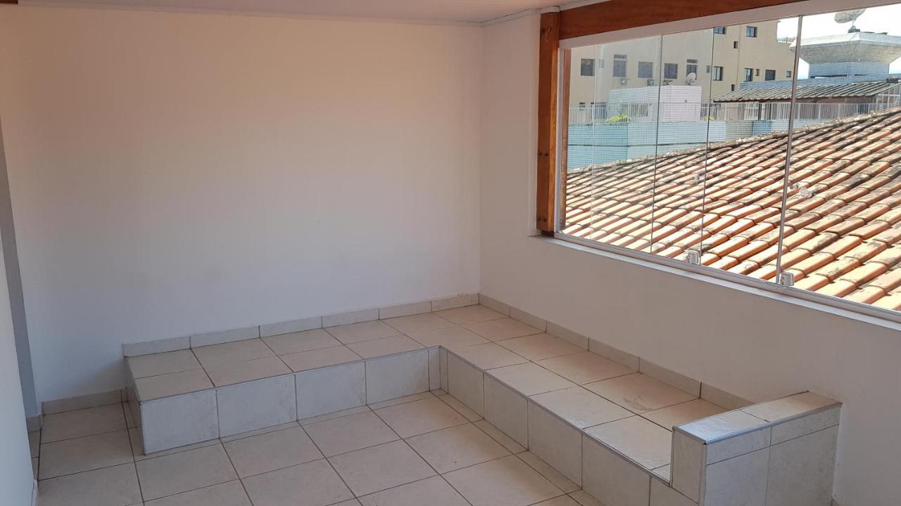 גוארויה Apartamento A Uma Quadra Da Praia מראה חיצוני תמונה