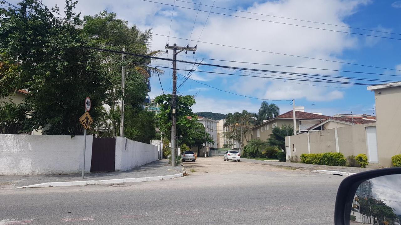 גוארויה Apartamento A Uma Quadra Da Praia מראה חיצוני תמונה